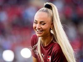 fußballerin trifft reality-star: alisha lehmann ist wieder in festen händen